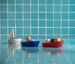 Plan Toys Barco De Vela Grande De 21 Cm - ^ Barcos, Juguetes Para El Agua Y La Playa