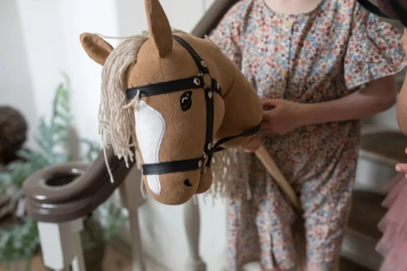 ByAstrup Caballo De Palo Boca Abierta Beige - ^ Teatro Y Marionetas