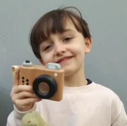 Egmont Toys Camara De Madera - ^ Juguetes Para El Aprendizaje Temprano Y La Motricidad