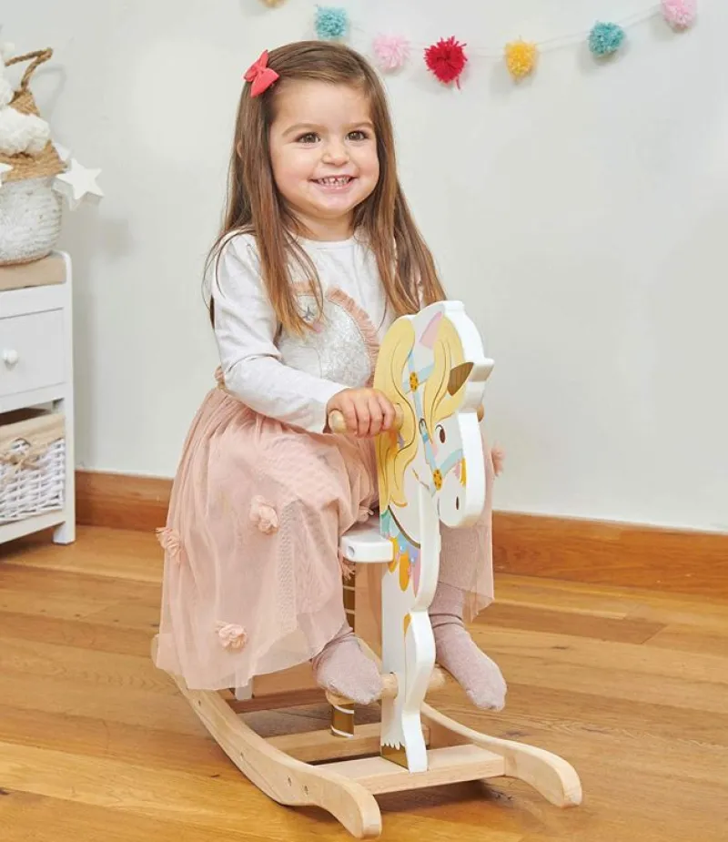 Le Toy Van Carrusel De Unicornios Mecedores - ^ Escalas