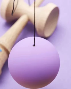 KROM Kendama Pop Lavenda - ^ Diabolos Y Malabares