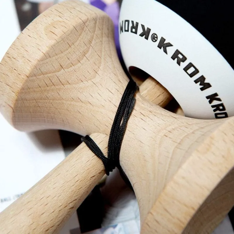 KROM Kendama Pop Negro - ^ Diabolos Y Malabares