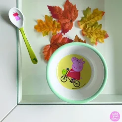 Petit Jour Tazon De Succion Con Cuchara Peppa Pig - ^ Una Mesa